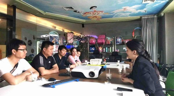2018-5-24 云顶yd2223线路检测师生应邀赴郑州约克动漫公司参观学习.jpg