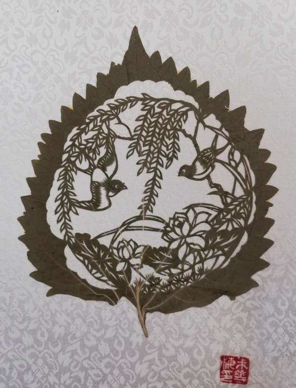 朱华梅老师叶雕作品.jpg 朱华梅老师叶雕作品.jpg